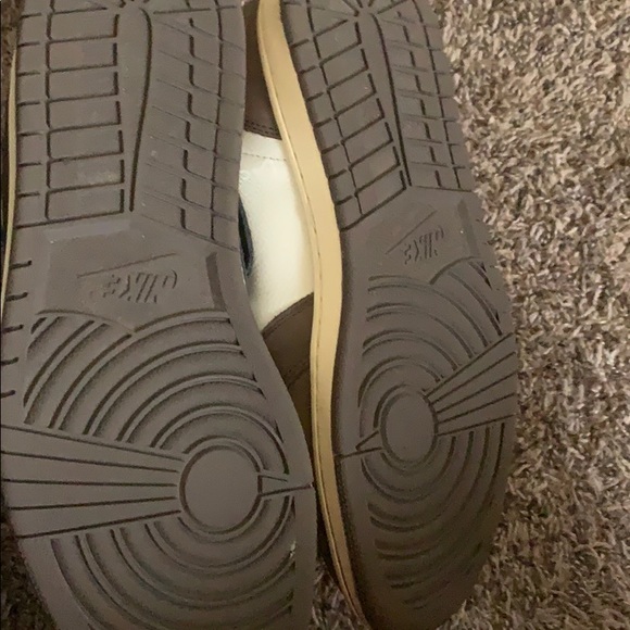 Travis Scott Jordan 1s - Picture 4 of 4